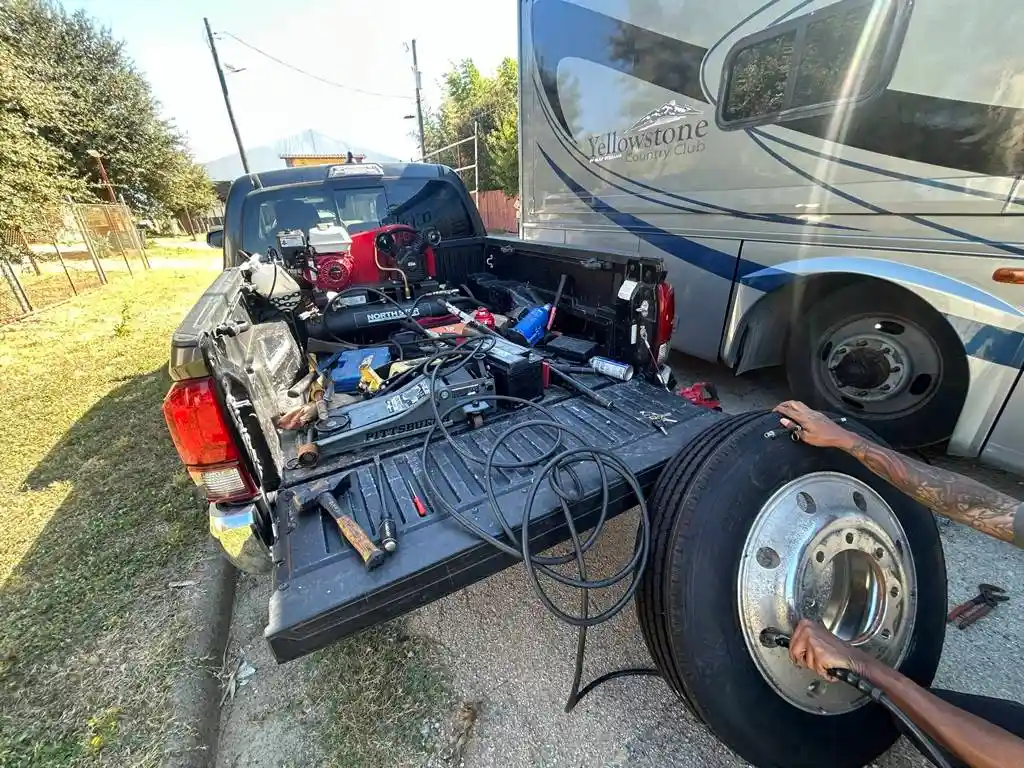 Mobile Tire Service Truck With Tools