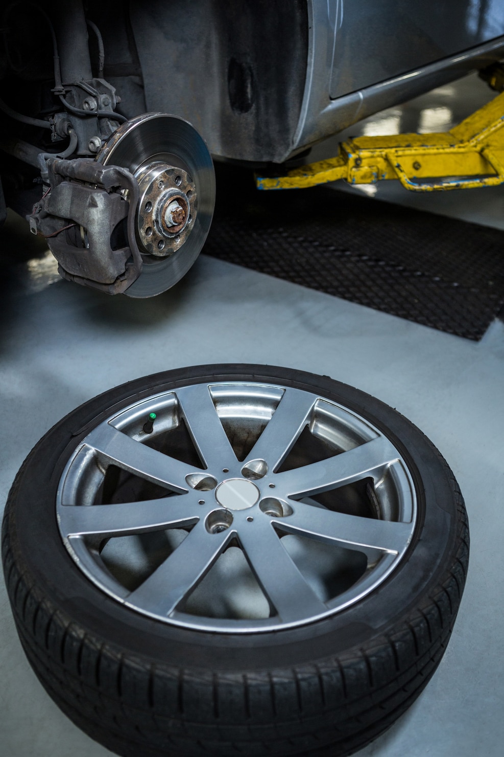 Car Repair Garage 1170 1490